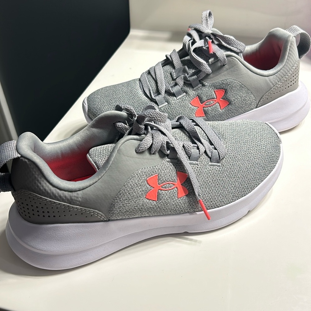 Under armor, tennis shoes